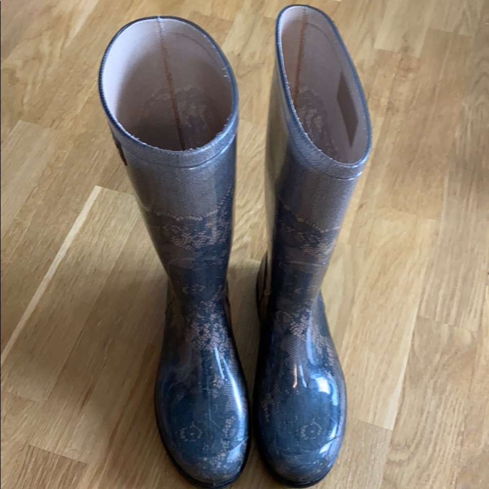 valentino rain boots - navy lace print